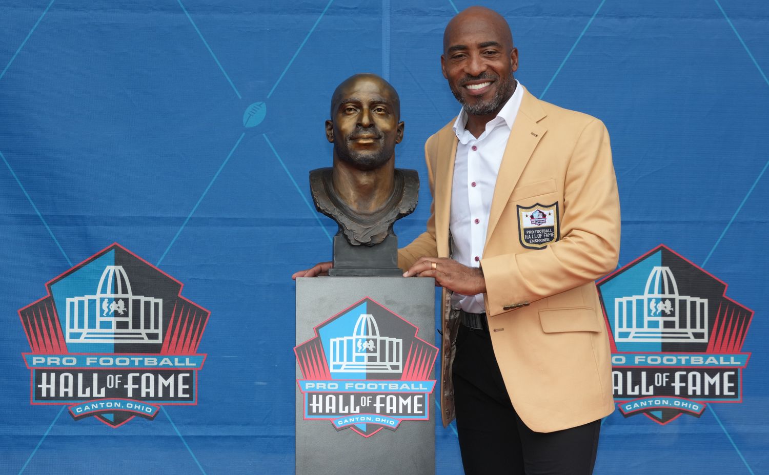Ronde Barber poses with his bust during the 2023 Pro Football Hall of Fame Enshrinement.